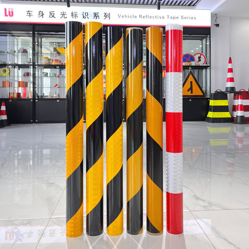 Flexible Choice Prismatic Reflective Sheeting With Yellow And Black Stripes For Warning Strips Bridges