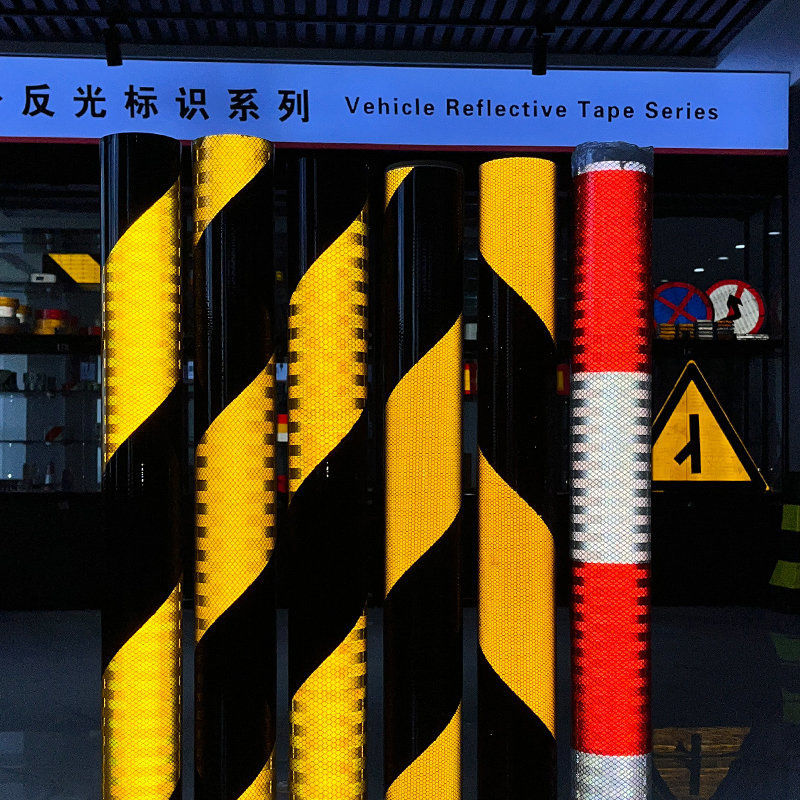 Flexible Choice Prismatic Reflective Sheeting With Yellow And Black Stripes For Warning Strips Bridges